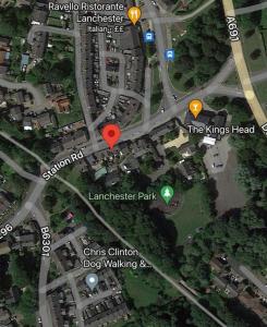 una mappa con un cuore rosso sopra di Central village location a Lanchester