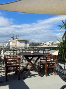 Balkon lub taras w obiekcie Olympus! Athens! Studio in the Sky!! 20' walk to the Acropolis