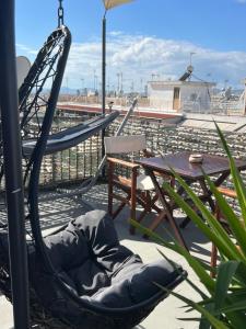 Balkon lub taras w obiekcie Olympus! Athens! Studio in the Sky!! 20' walk to the Acropolis
