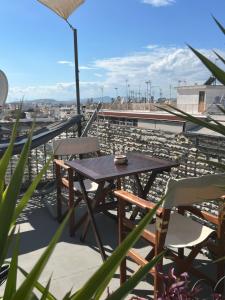 Balkon lub taras w obiekcie Olympus! Athens! Studio in the Sky!! 20' walk to the Acropolis