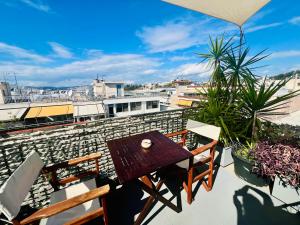 Balkon lub taras w obiekcie Olympus! Athens! Studio in the Sky!! 20' walk to the Acropolis