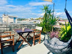 Balkon lub taras w obiekcie Olympus! Athens! Studio in the Sky!! 20' walk to the Acropolis