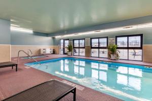 a large swimming pool in a hotel room at Holiday Inn Express Metropolis, an IHG Hotel in Metropolis
