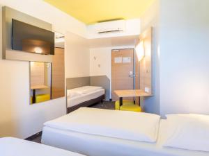 Postel nebo postele na pokoji v ubytování B&B Hotel Ludwigshafen