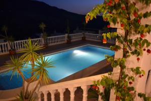 The swimming pool at or close to Villa Las Golondrinas