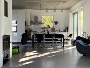 Η κουζίνα ή μικρή κουζίνα στο A cozy room in a modern House +11 φωτογραφίες