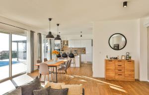 a kitchen and living room with a table and chairs at Beautiful Home In Sevid Na Moru in Sevid