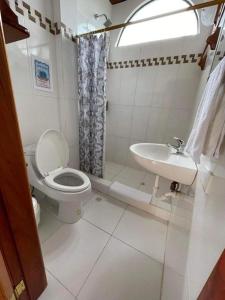 A bathroom at Hostal Muro De Las Lagrimas with high speed internet Starlink