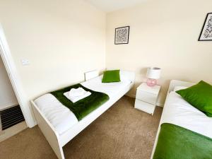Modern 2-Bedroom Apartment客房内的一张或多张床位