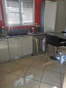 Kuchyň nebo kuchyňský kout v ubytování Maison à la campagne 8 personnes + 9 fotografií