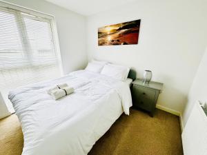 Modern 2-Bedroom Apartment客房内的一张或多张床位