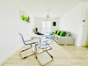a white living room with a table and a couch at Modern 2-Bedroom Apartment in Bristol