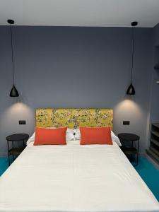 Postel nebo postele na pokoji v ubytování Sorrento Rooms Deluxe