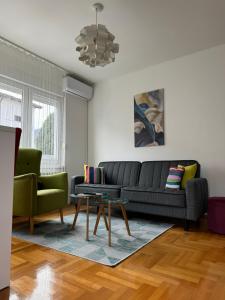 Χώρος καθιστικού στο Apartman Green City with garage
