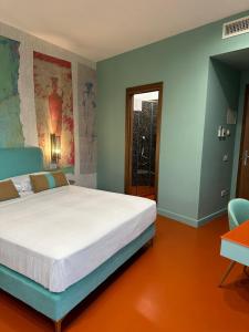 Postel nebo postele na pokoji v ubytování Sorrento Rooms Deluxe