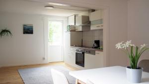 a kitchen with a table and a dining room at Komplett lägenhet med sjöutsikt in Malmön