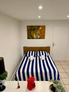 Posteľ alebo postele v izbe v ubytovaní Studio Rénové au calme avec Terrasse Trouville