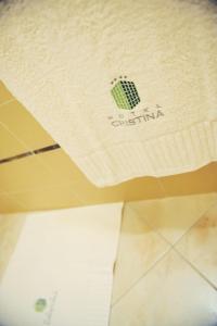 ロッカ・サン・ジョヴァンニにあるHotel Cristinaの浴室の天井のクローズアップ