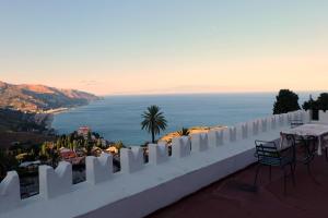 Afbeelding uit fotogalerij van Hotel Villa Nettuno in Taormina