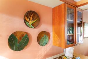 Photo de la galerie de l'établissement Bamboo Suite, 1 bedroom, sleeps 4, pool & BBQ, Pre-Renovation Summer Sale, à Kihei