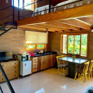 a kitchen with a table and a stove top oven at Villetta Gramado Florença in Gramado