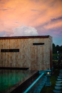 Piscina en o cerca de Nila Chandra Bungalows