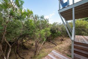 Zahrada ubytování TJ's Tree House with Ocean Views