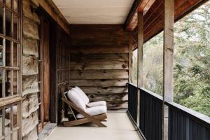 Balkón nebo terasa v ubytování SABI Award Winning Designer Cabin