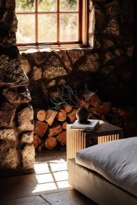 Postel nebo postele na pokoji v ubytování SABI Award Winning Designer Cabin