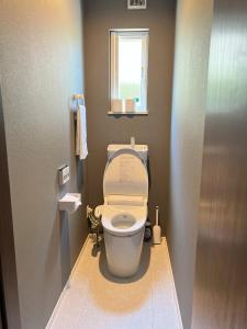 a small bathroom with a toilet with a window at 360stay - Vacation STAY 18091v in Hagi
