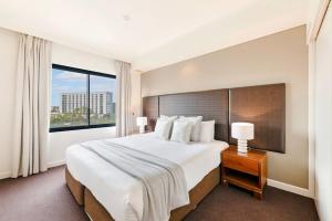 Katil atau katil-katil dalam bilik di Sweeping Harbourfront Views atop Tropical Resort