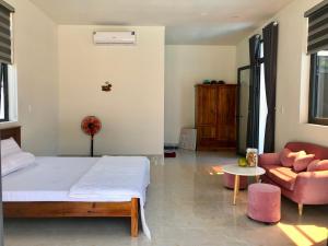 Postel nebo postele na pokoji v ubytování Happy House An Thới PQ