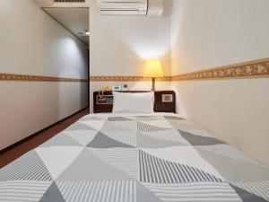 Rúm í herbergi á ecoHotel