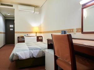 Rúm í herbergi á ecoHotel