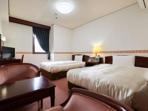 Rúm í herbergi á ecoHotel