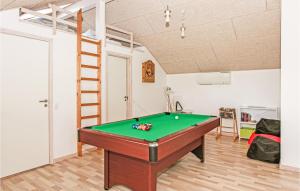 Billiards table sa Nice Home In Slagelse With Kitchen