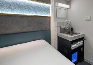 Kuchyň nebo kuchyňský kout v ubytování HOTEL GRAPHY Shibuya