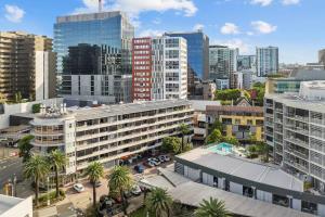 ブリスベンにあるToulouse Apartments Fortitude Valleyの高層建築物の空中景観