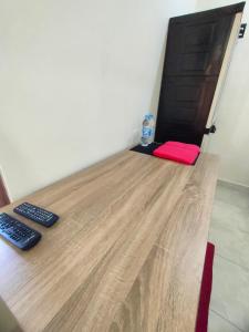 TV a/nebo společenská místnost v ubytování LAISSYA GUEST HOUSE YOGYAKARTA