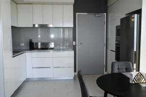 Virtuvė arba virtuvėlė apgyvendinimo įstaigoje River view apartment in Brisbane