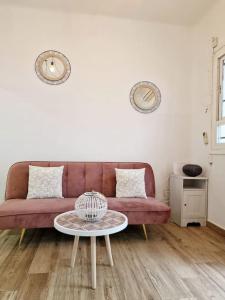 Et sittehjørne på Ponzano, pequeño apartamento de 2 camas y sofá cama junto metro Alonso Cano