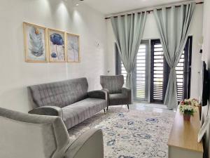 Zona d'estar a Homestay Gambang Modern vintage OZZY GUESTHOUSE