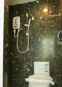 Koupelna v ubytování Asimmy Hotel