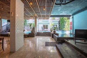 TV a/nebo společenská místnost v ubytování Liberta Seminyak Hotel