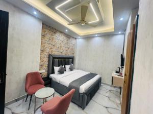 Postel nebo postele na pokoji v ubytování Crescent Inn