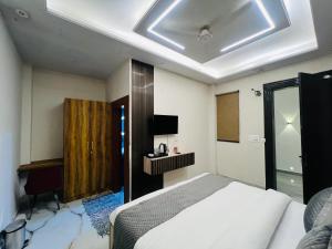 Postel nebo postele na pokoji v ubytování Crescent Inn