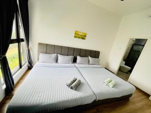 Giường trong phòng chung tại Ipoh Waterpark The Cove Premium Suites 7-13pax by IWH