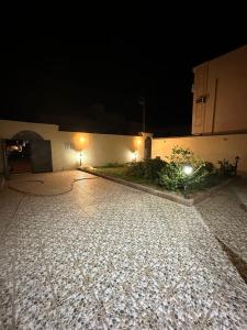 an empty courtyard at night with lights on it at فيلا سكنية فاخرة in AlUla