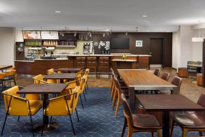 Restaurace v ubytování Courtyard by Marriott Philadelphia Montgomeryville