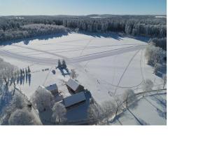 an aerial view of a building in the snow at Gästezimmer an der Loipe in Bienenmühle